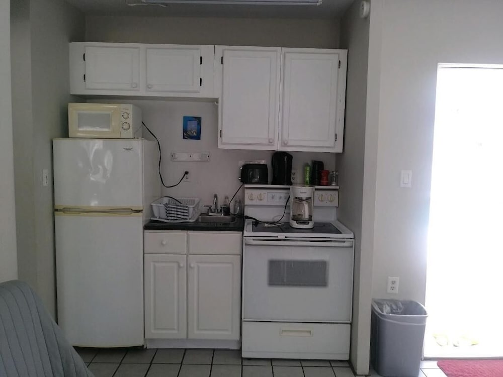 Tropical Sky Ranch Motel - photo 10