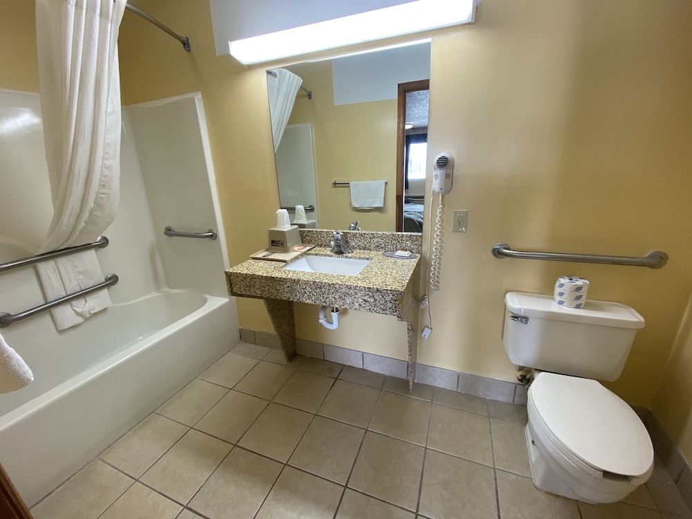 Rodeway Inn Baxley - photo 29