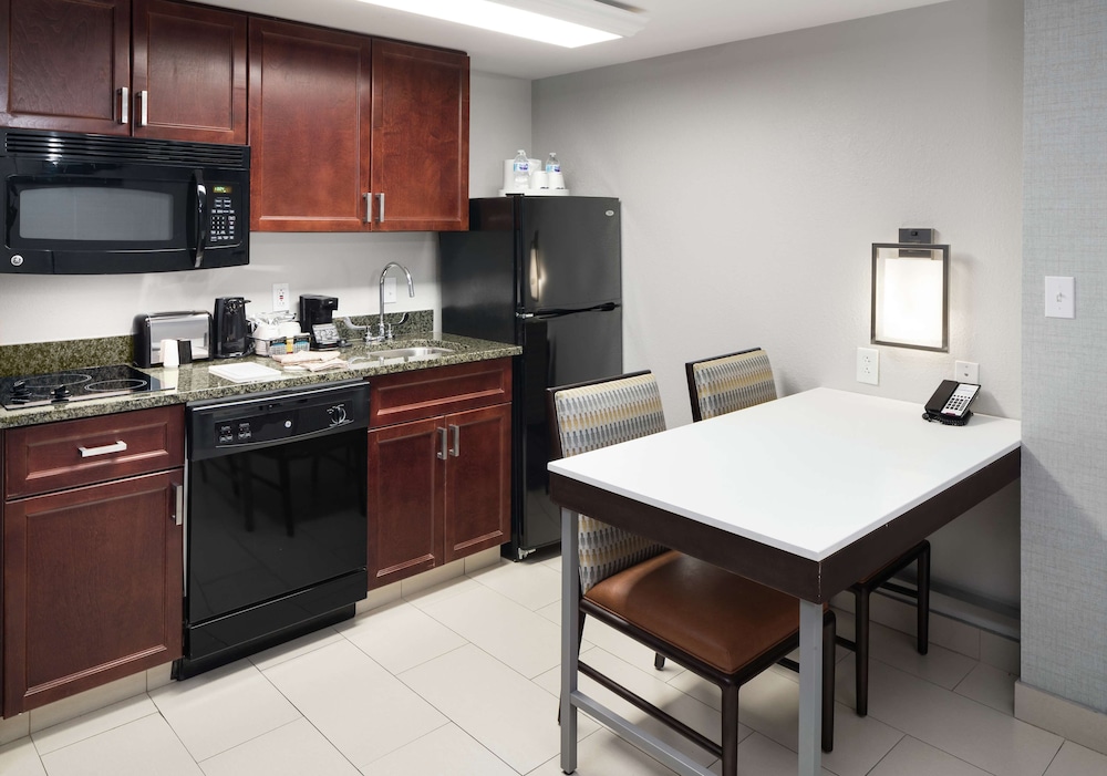 Hampton Inn & Suites Memphis Beale Street - photo 30