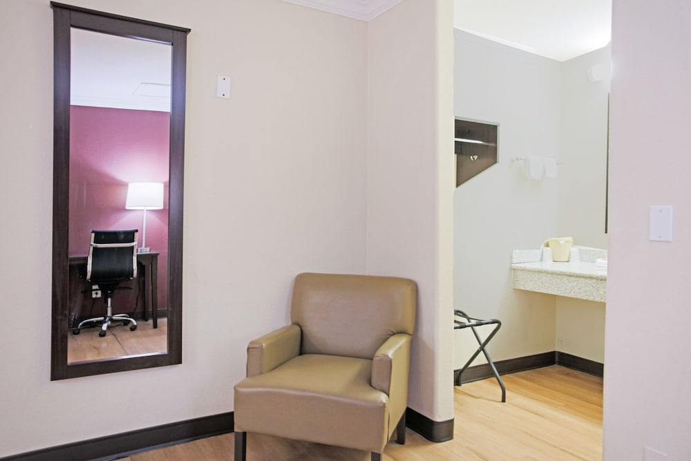 OYO Hotel McAllen Airport South - photo 48