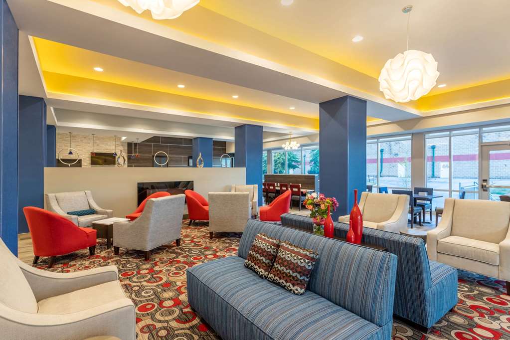 La Quinta Inn & Suites by Wyndham Bloomington - photo 10