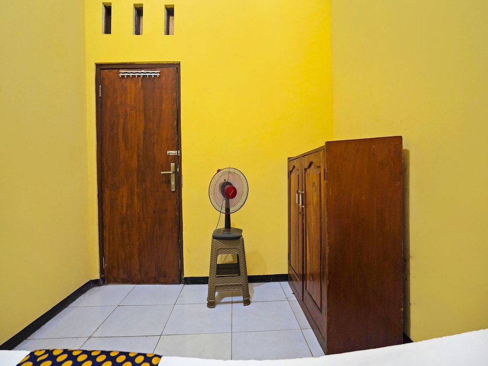 OYO Life 91869 Insan Mulia Kost Syariah in Mojokerto, Indonesia