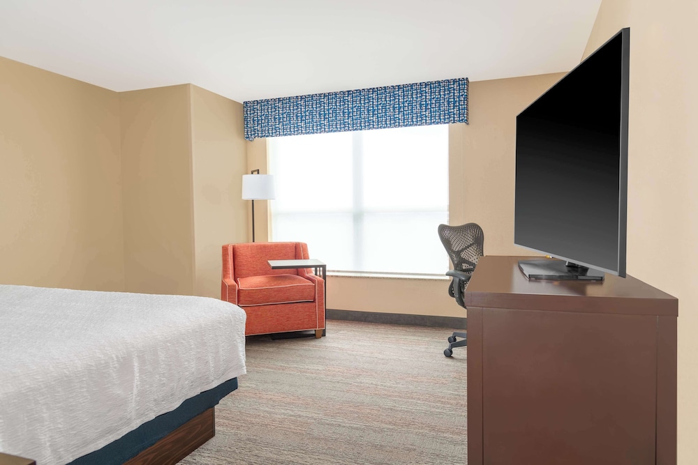 Hampton Inn & Suites Madison Downtown - photo 21