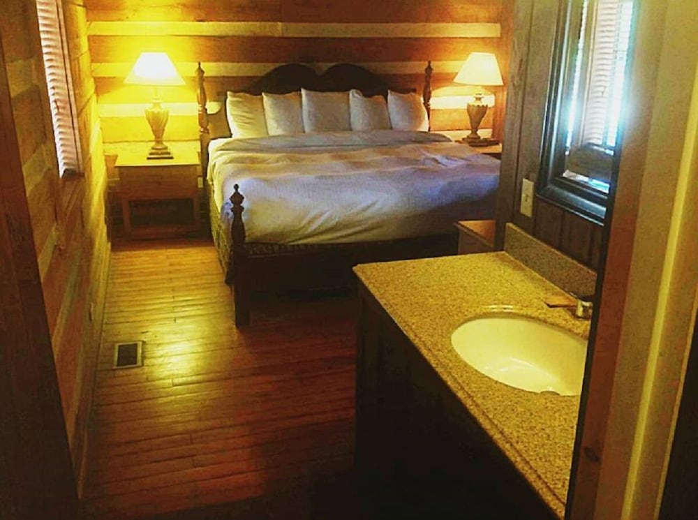 The Smokehouse Lodge and Cabins - photo 18