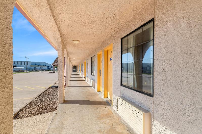 Americas Best Value Inn Bonham - photo 8
