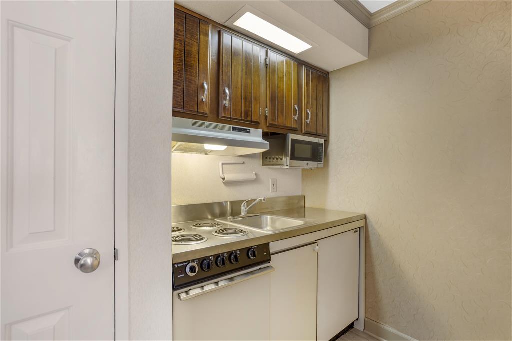 Best Western PLUS Morristown Inn Florham Park - photo 30