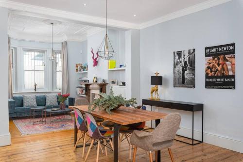 Victorian Townhouse with Table Mountain Views
