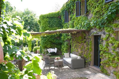 Villa Topazio — 4-Star Luxury Hotel in Cortona, Italy