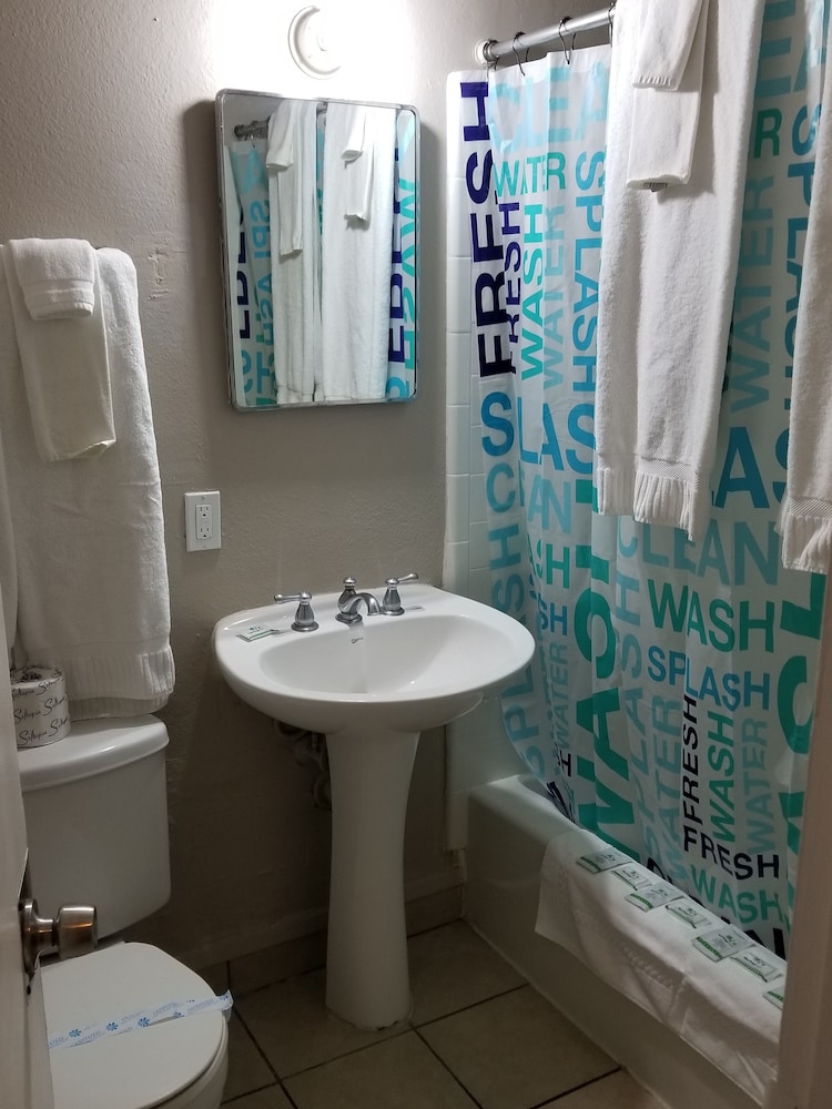 Motel 8 Las Vegas - photo 2