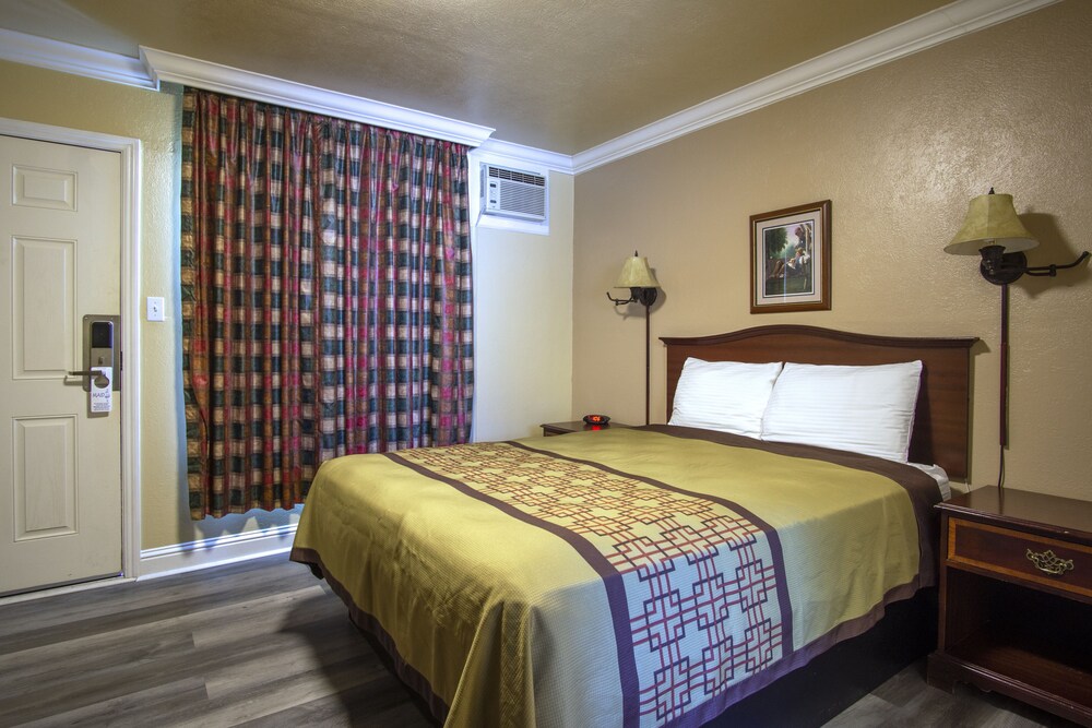 Charm Motel & Suites - photo 21