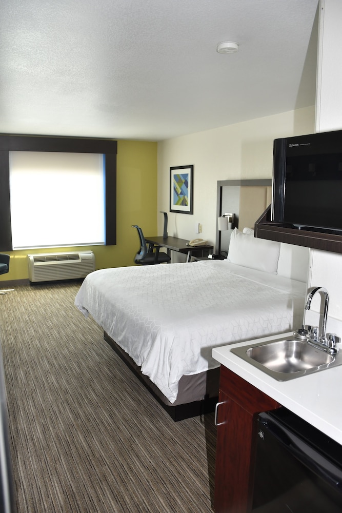 Holiday Inn Express & Suites Evanston By IHG - photo 6