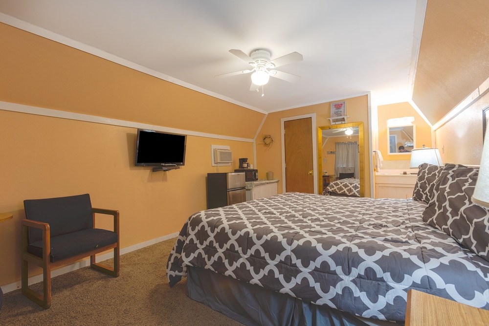 Parkside Motel by OYO Meadville Conneaut Lake - photo 21