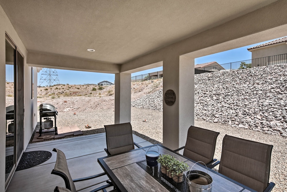 Luxe Home with OHV Access 5 Mi to Lake Mohave — 4-Star Luxury Hotel in Bridgehampton, United States