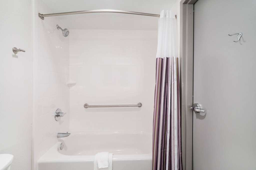 La Quinta Inn & Suites by Wyndham Mobile - photo 39