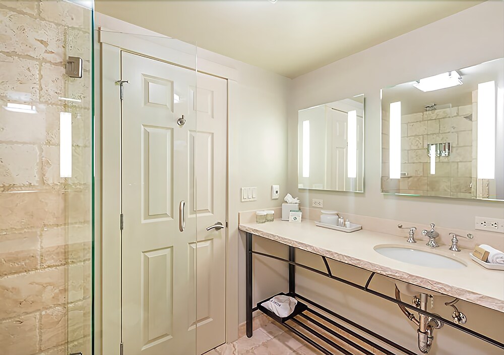 Columbia Hotel - photo 27