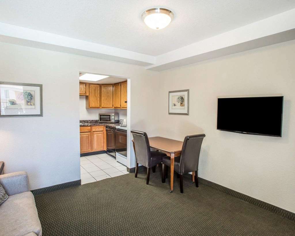 Rodeway Inn Greeley - photo 16