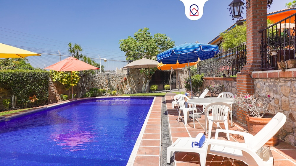 Casa Cayetana Teques — 4-Star Luxury Hotel in Tequesquitengo, Mexico
