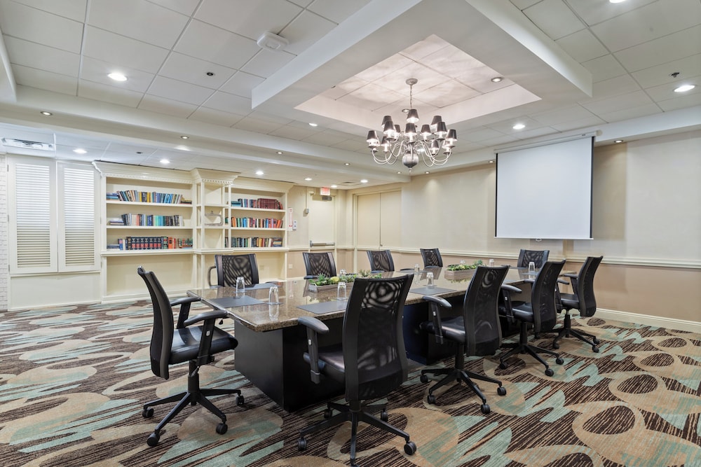 Crowne Plaza Executive Center Baton Rouge by IHG - photo 130
