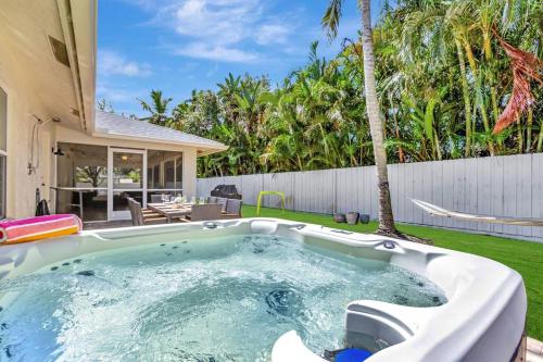 Hottub Mini Golf Water Access Pets 5min Beach — West Palm Beach