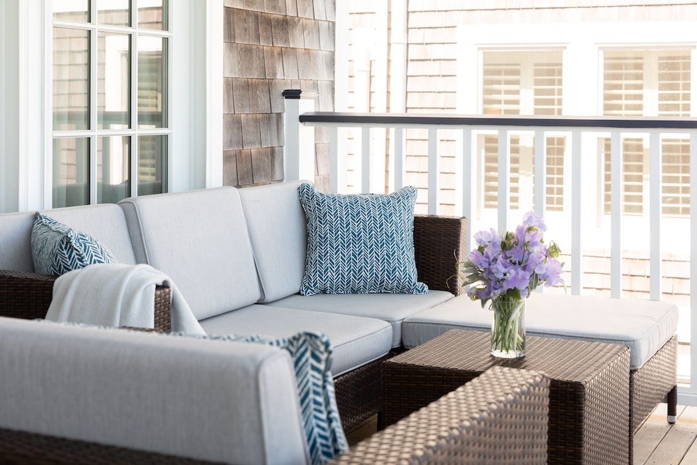 Vineyard Square Hotel & Suites - photo 18