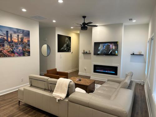 Stylish Getaway Entire Home 21431966 — Riverdale