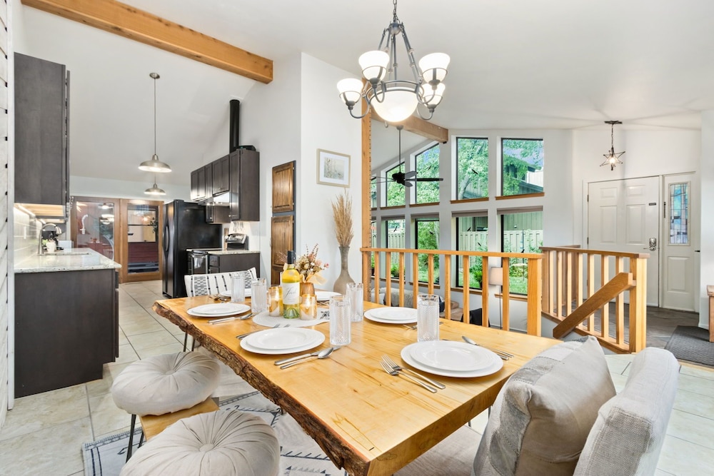 Peaceful Pines Home Gym & Office Near Trails — 4-Star Luxury Hotel in Fort Collins, United States