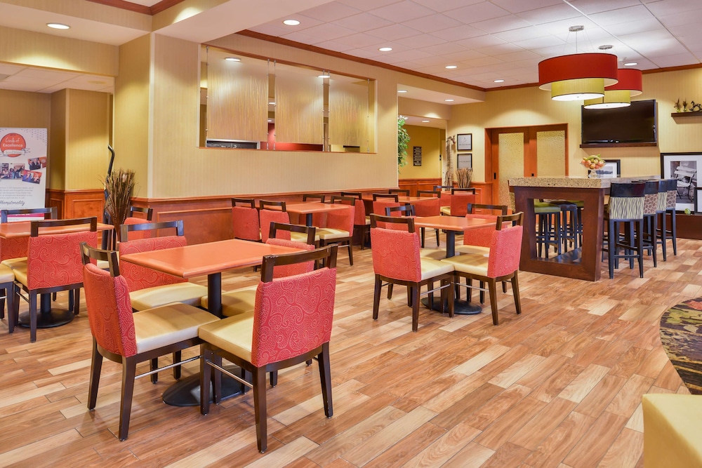 Hampton Inn Emporia - photo 4