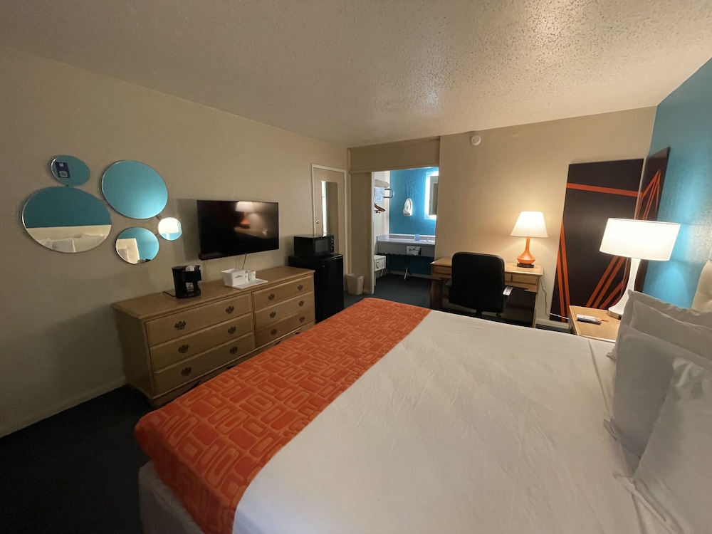 Howard Johnson By Wyndham Bakersfield - photo 4