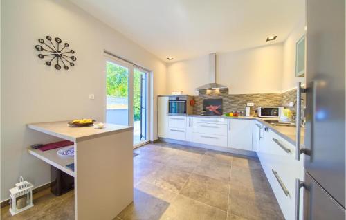 3 Bedroom Nice Home In Risika — Vrbnik — photo 4