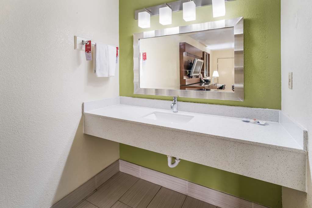 Econo Lodge Atlanta Airport East - photo 21