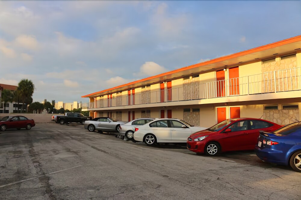 Camelot Waterfront Inn - photo 44