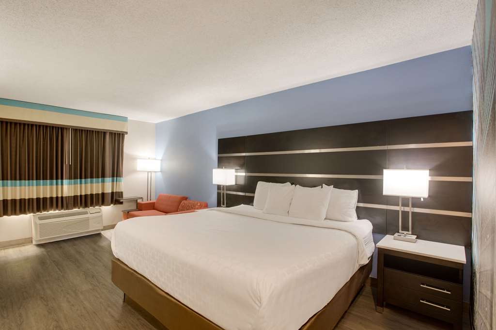 Clarion Pointe Atlanta Airport College Park - photo 10