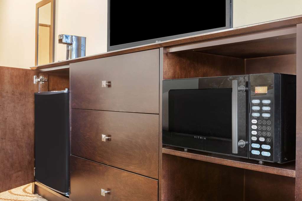 La Quinta Inn & Suites by Wyndham Beeville - photo 10