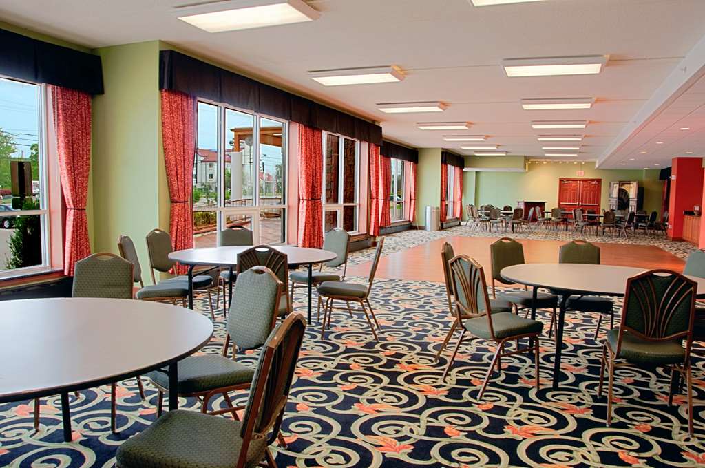 Best Western Plus Sandusky Hotel & Suites - photo 8