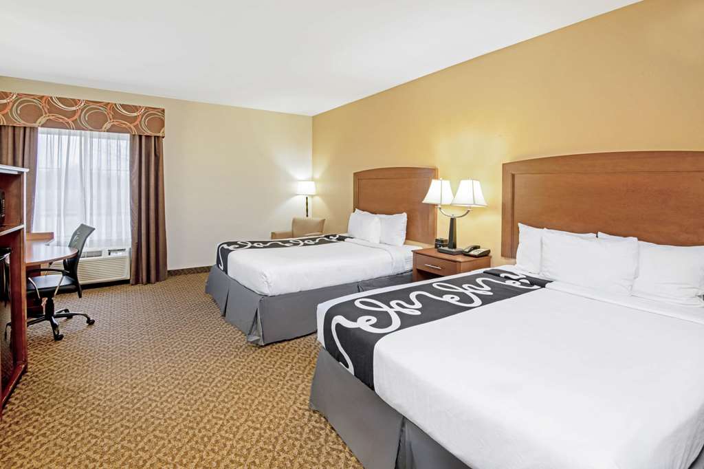 La Quinta Inn & Suites by Wyndham Lawton Fort Sill - photo 15