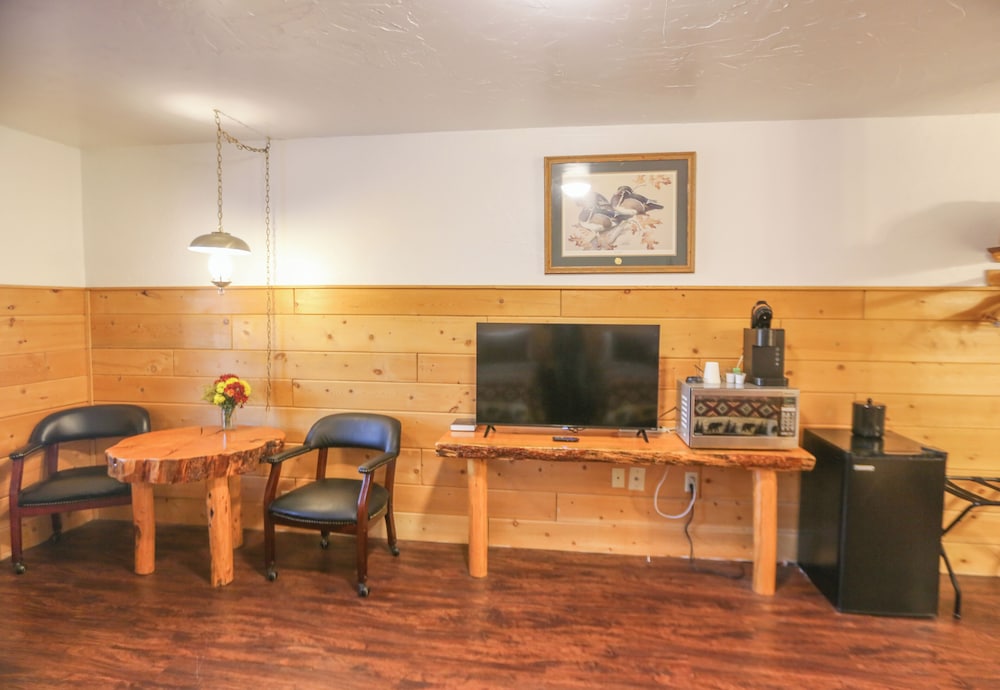 Chinook Winds Motel - photo 75