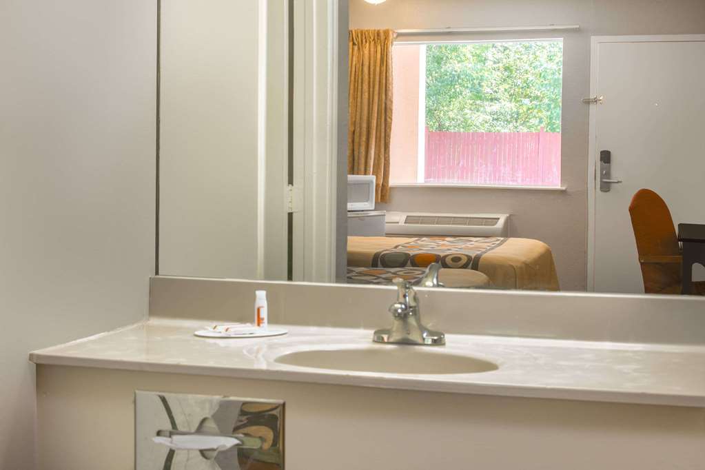 Super 8 by Wyndham Durham University Area NC - photo 7