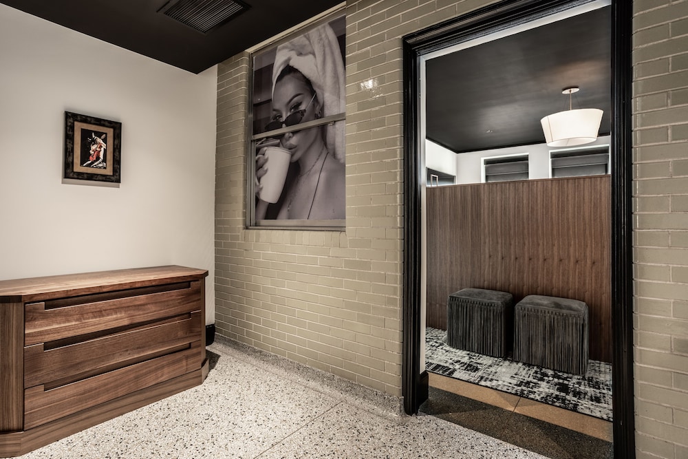 Bottleworks Hotel - photo 16
