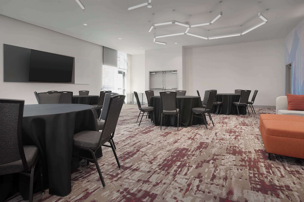 Hilton Garden Inn Denver Airport Tower Road - photo 32
