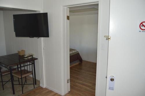 Newport Antler Motel - photo 14