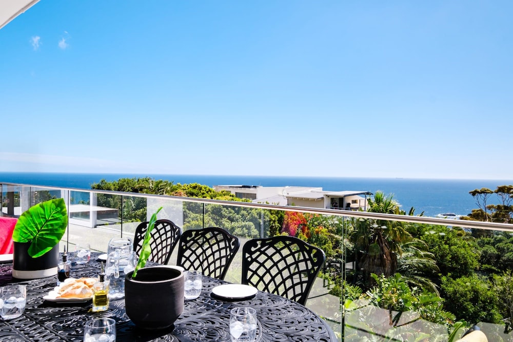 Elegant Apartment w Ocean Views Quenera Apartment