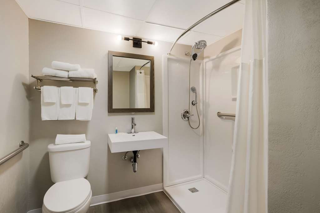 Suburban Studios Milwaukee Airport - photo 11