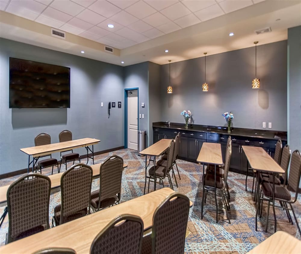 Hampton Inn Hibbing - photo 36