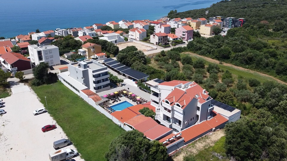 Aparthotel Plat — 4-Star Luxury Hotel in Zadar, Croatia
