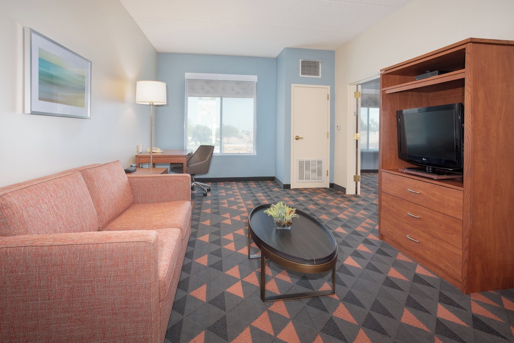 Holiday Inn & Suites Goodyear West Phoenix Area by IHG - photo 25
