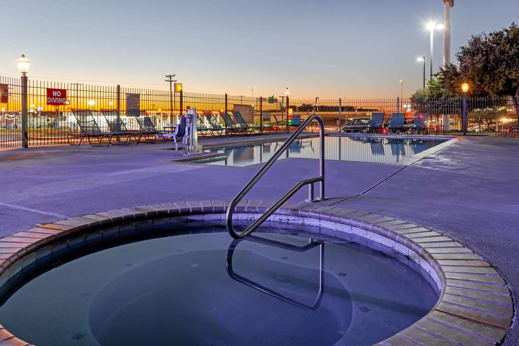 La Quinta Inn & Suites by Wyndham New Braunfels - photo 8