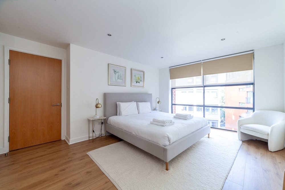 A Stylish Newly Refurbished Flat With City Access — 4-Star Luxury Hotel in London, United Kingdom