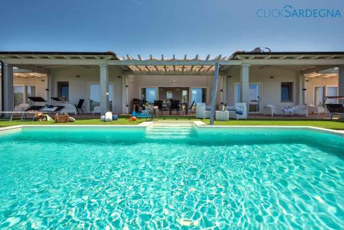 Alghero Villa Carrabufas villa con piscina vista mare per 10 persone — 4-Star Luxury Hotel in Valverde, Italy