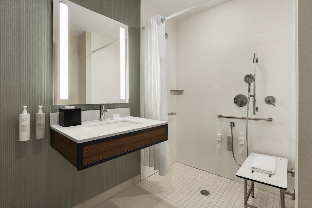 Hilton Garden Inn Riverhead - photo 20