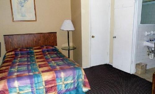 Interstate Motel - photo 10